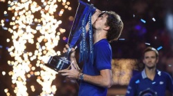 Даниил Медведев проиграл Александру Звереву в финале Nitto ATP Finals-2021
